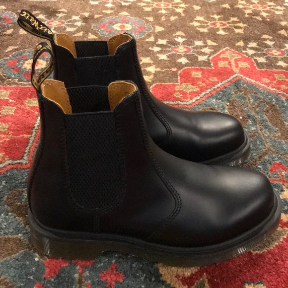 dr martens chelsea boots size 4